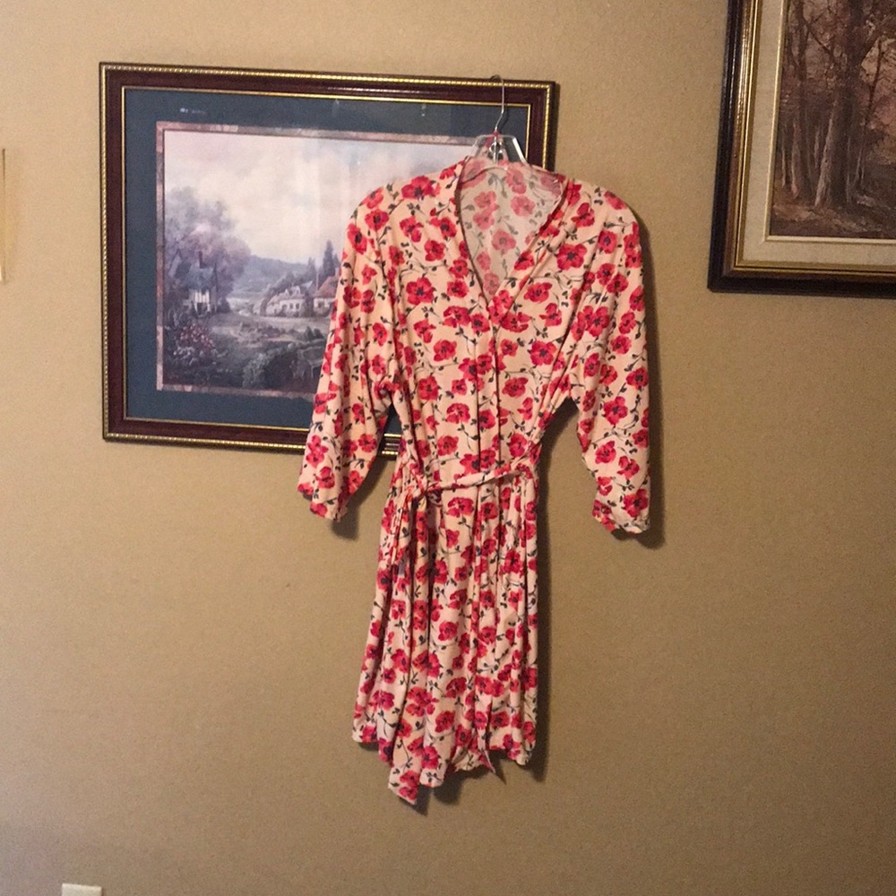 Short flowered robe